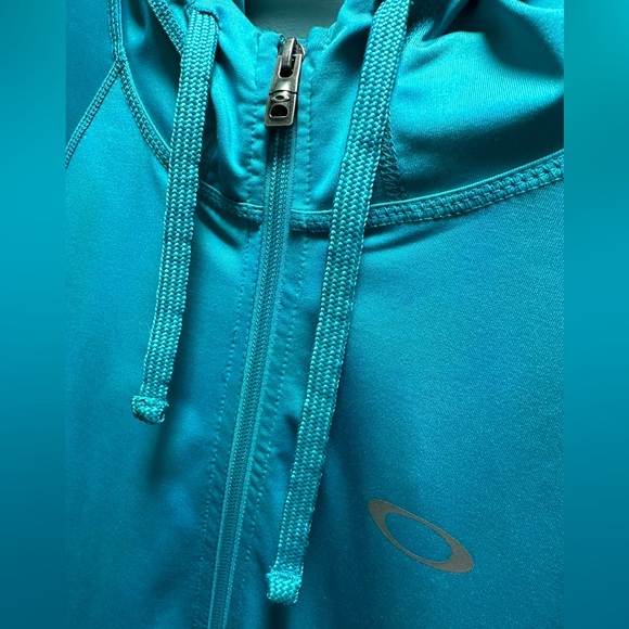 Oakley active wear zip up - Picture 4 of 7